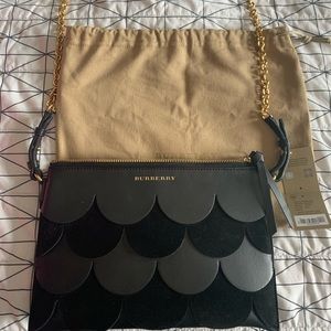 Burberry Payton scallop crossbody bag!